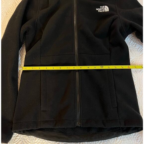 Black The Northface fleece jacket
Size￼sm
Excellent condition - Picture 7 of 8